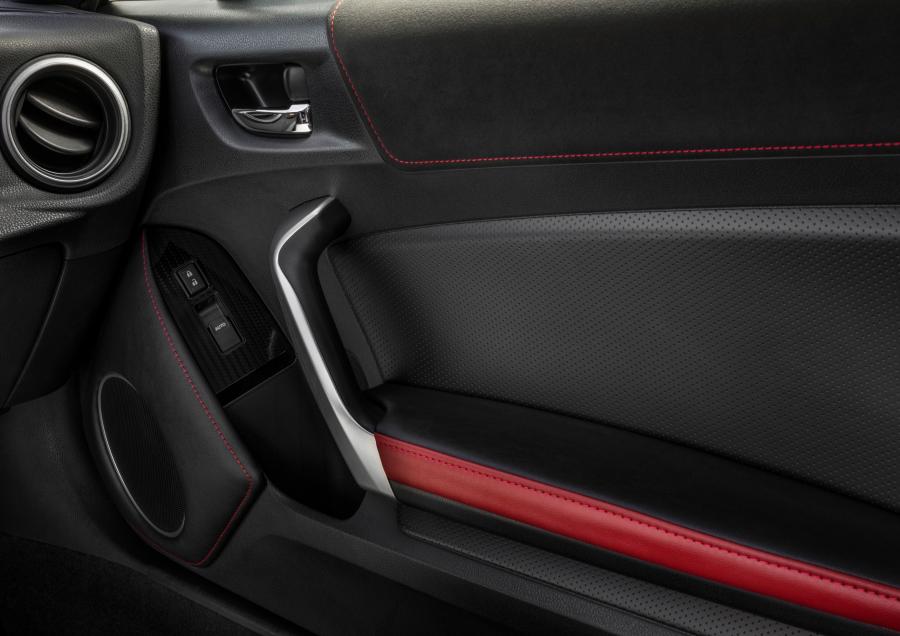 Детали интерьера Toyota GT 86 TRD Special Edition 2018 года  (NA) (фото 10 из 40)